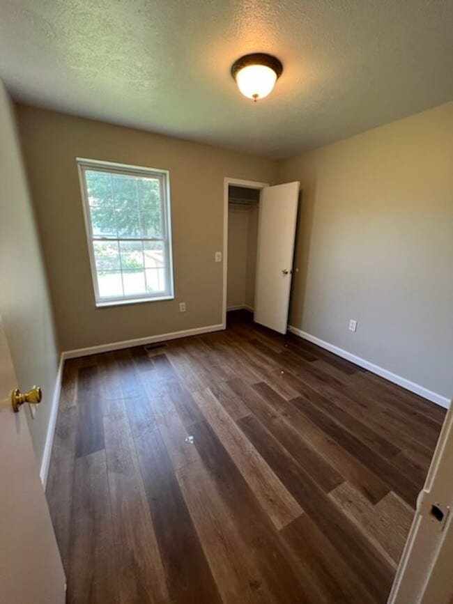 Building Photo - 3 Bed 2 Bath 2 Car Garage plus Bonus Room Available July 31, 2023