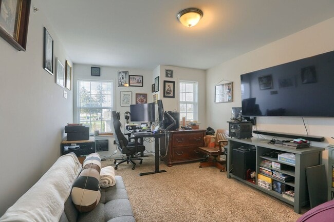 Building Photo - Newer build 2,000 sq ft 3/BR 2.5 bath luxury townhome FULLY FURNISHED