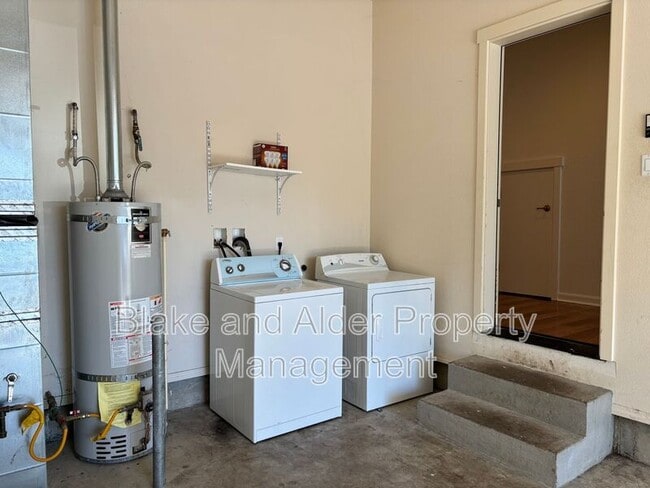 Building Photo - 347 Norway St NE