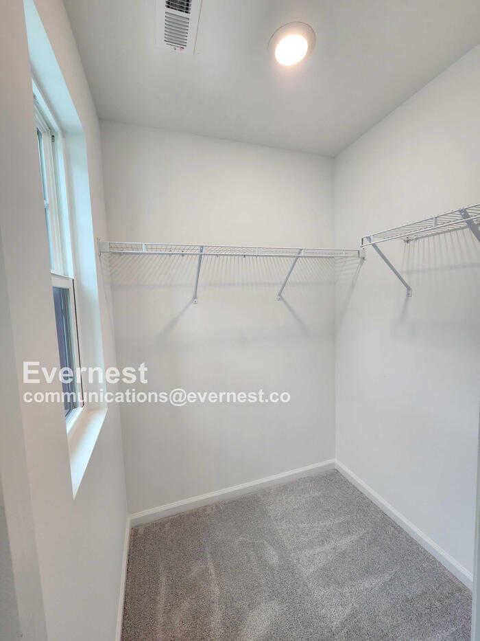 Building Photo - 1540 Crescent Townes Wy
