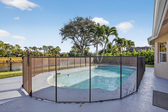 Building Photo - 151 Monterey Way