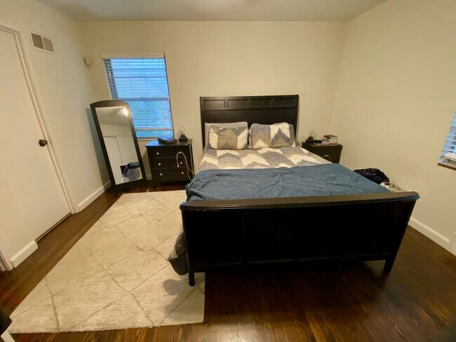 Building Photo - 7622-7624 MAIN STREET