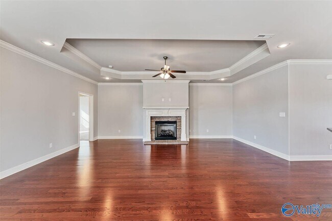 Building Photo - 3028 Greenway Cir SE