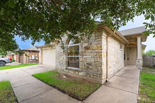 Building Photo - 13321 Pine Needle St