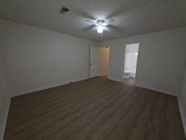 Building Photo - 450 Booth Cir SW