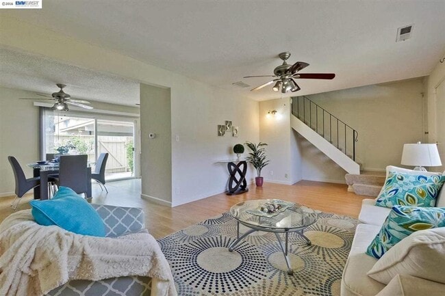 Building Photo - $2,890 / 3 BR - GORGEOUS TOWN HOME IN NORTHGATE AREA OF FREMONT!