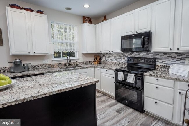 Building Photo - 15575 Catamaran Ct