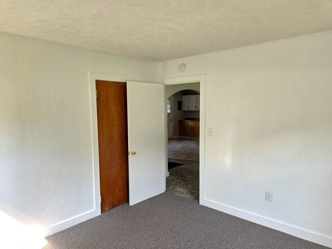Building Photo - Cozy 2 bed/1 bath single-family home
