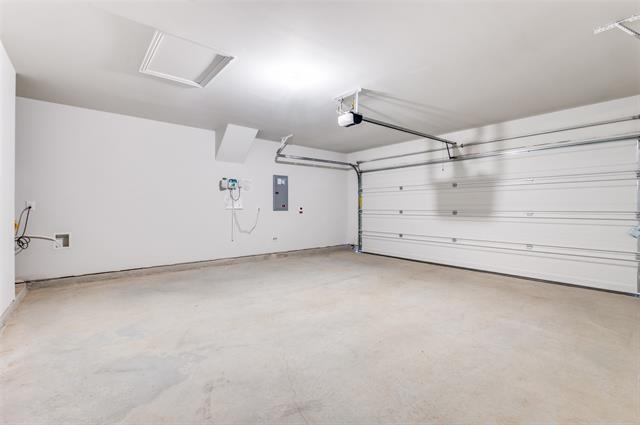 Building Photo - 2024 Briarbrook Dr