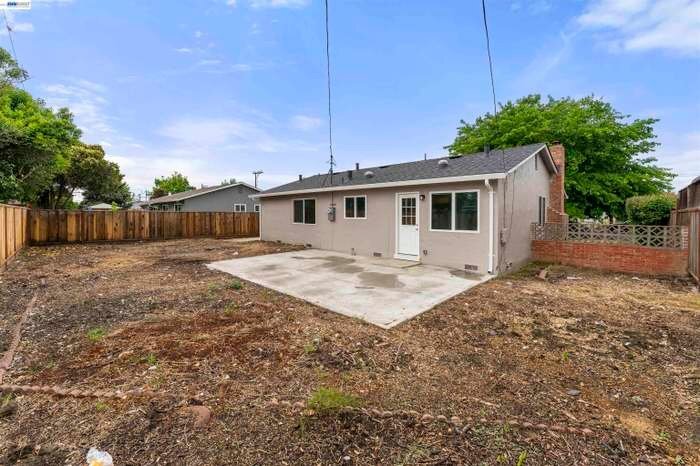 Building Photo - 40335 Robin St