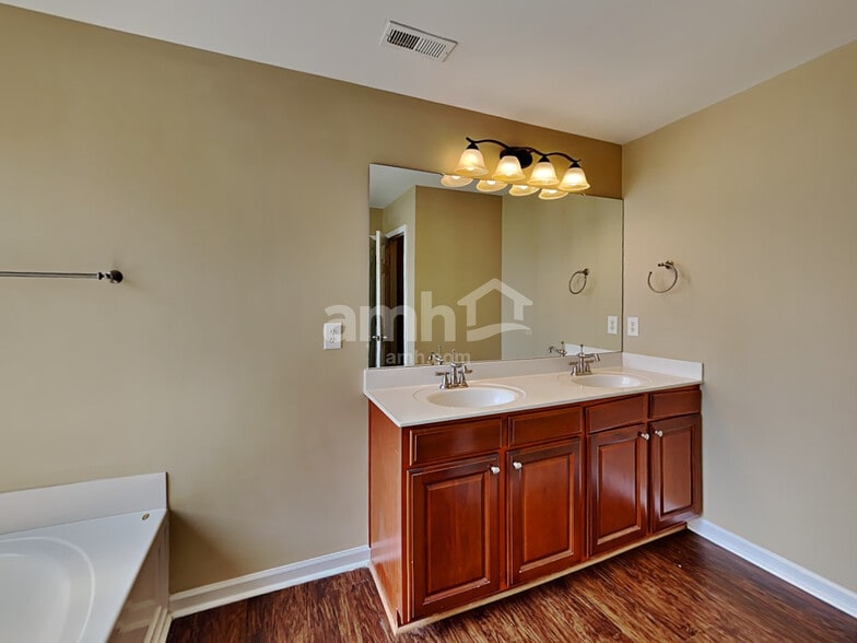 Building Photo - 6859 Coopers Hawk Trl