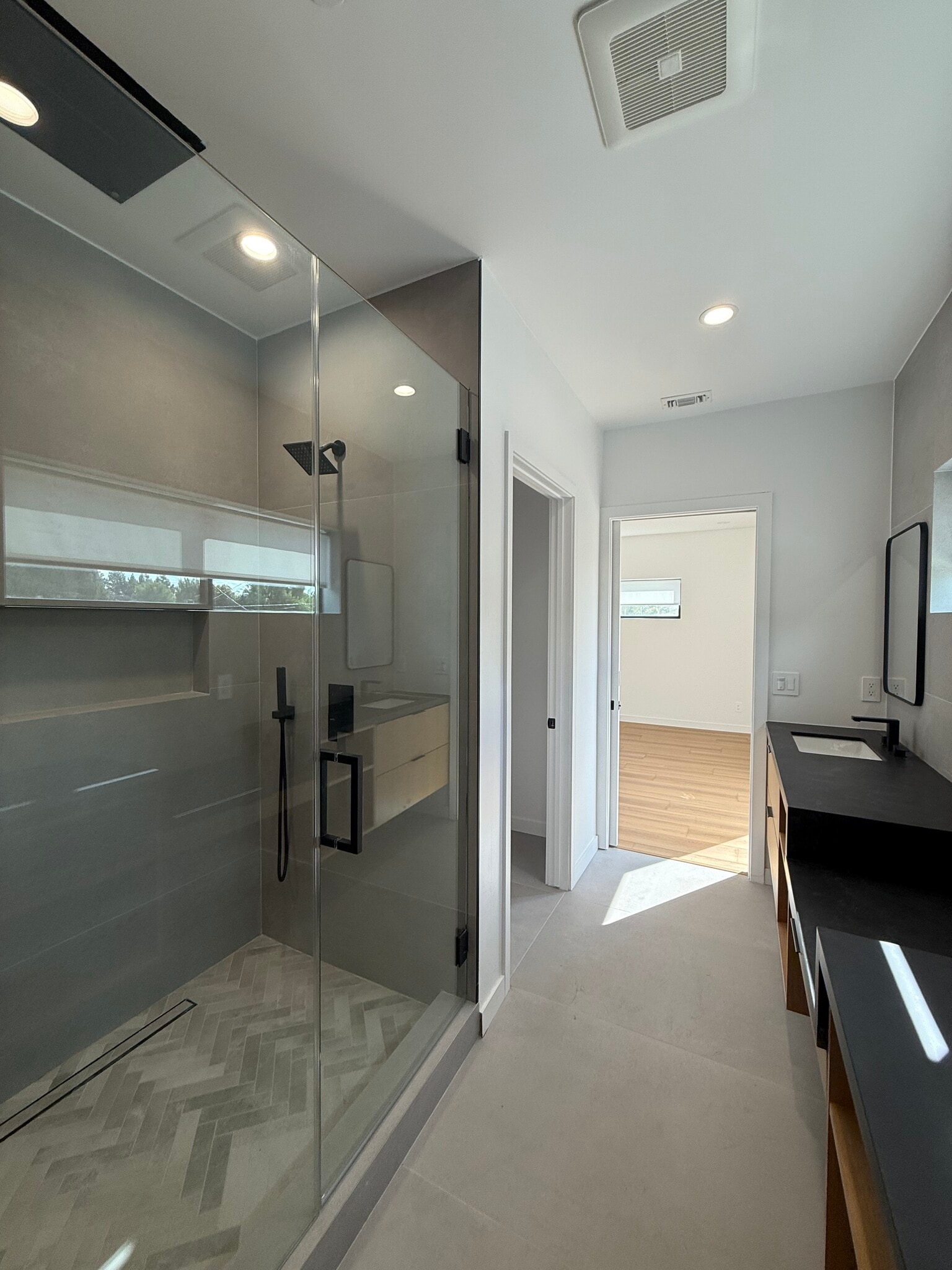 Building Photo - 9213 White Oak Ave