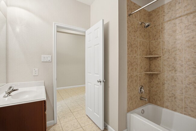 Building Photo - 11103 Avery Oaks Ln