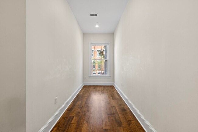 Building Photo - 231 1st St
