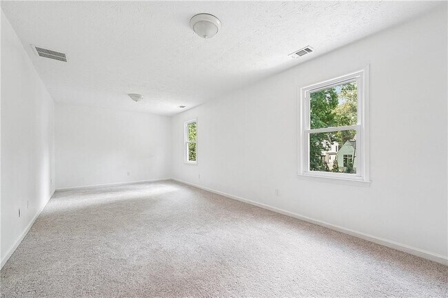 Building Photo - 5600 Surrey Ct