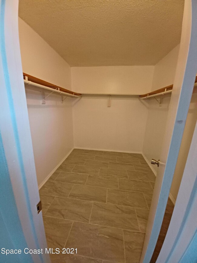 Building Photo - 3135 Shady Dell Ln