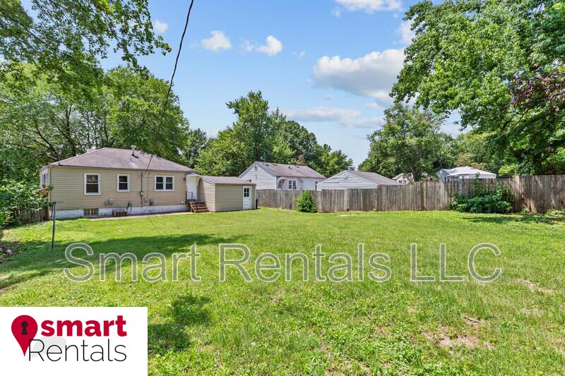 Building Photo - 1210 St Richard Dr