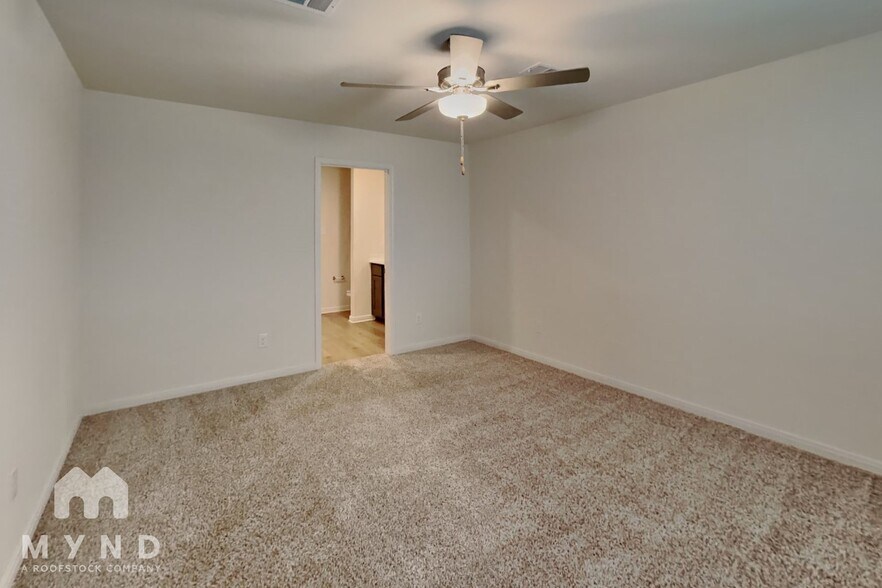 Building Photo - 526 A D Crain St