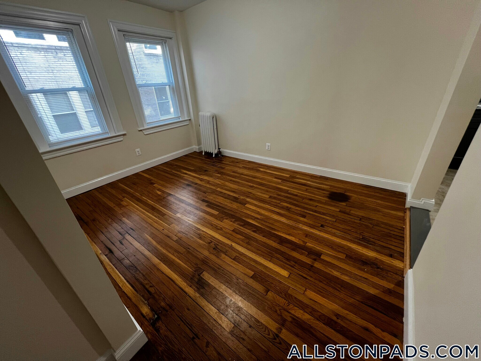 Building Photo - 248 Kelton St