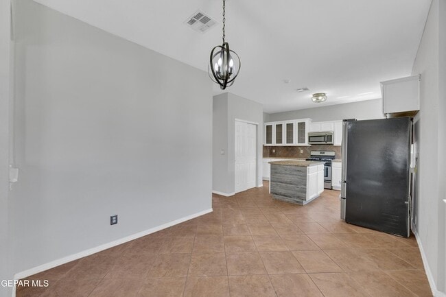 Building Photo - 14378 N Cave Dr