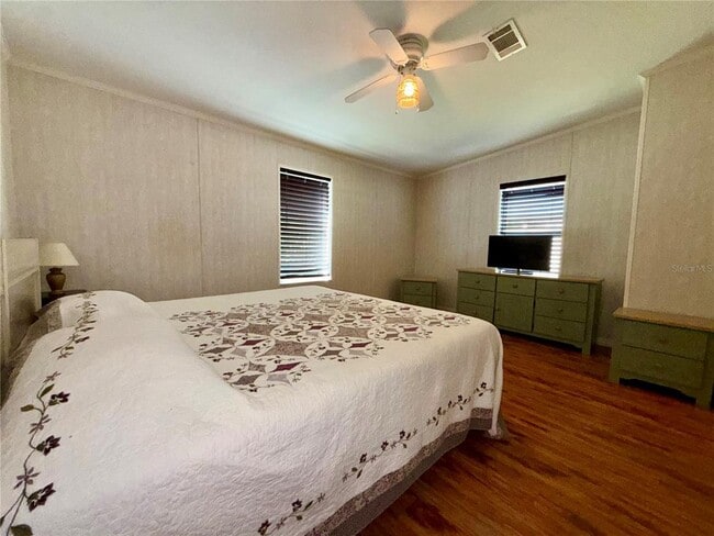 Building Photo - 10942 Poplar St NE