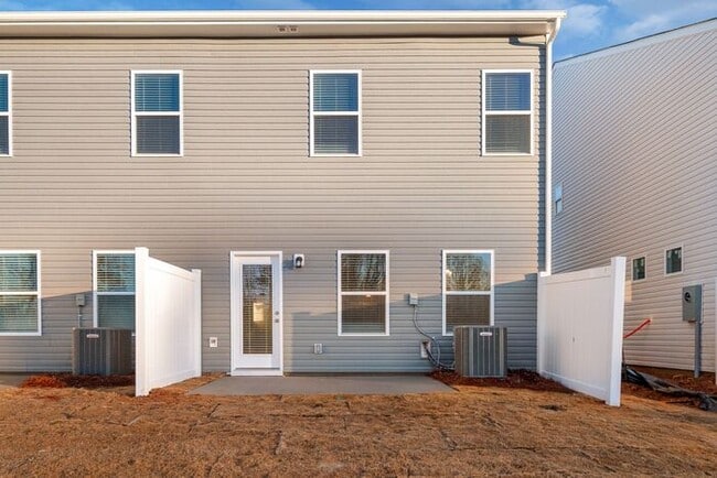 Building Photo - Beautiful Brand New 3 Bedroom 2.5 Bath Townhome in Hickory Glen!