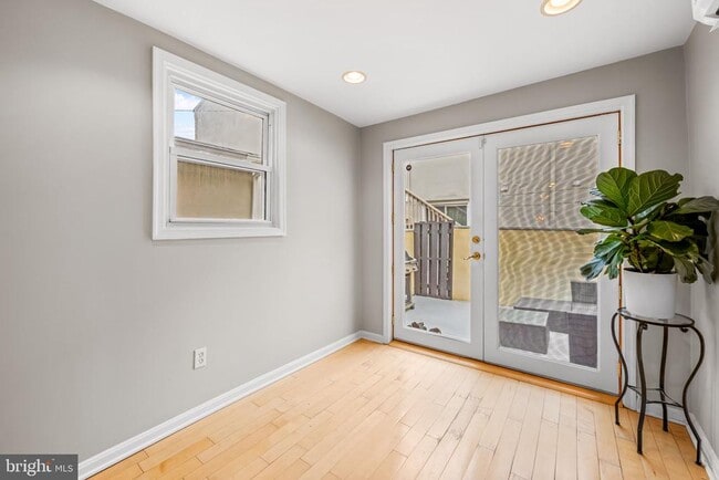 Building Photo - 307 S Exeter St