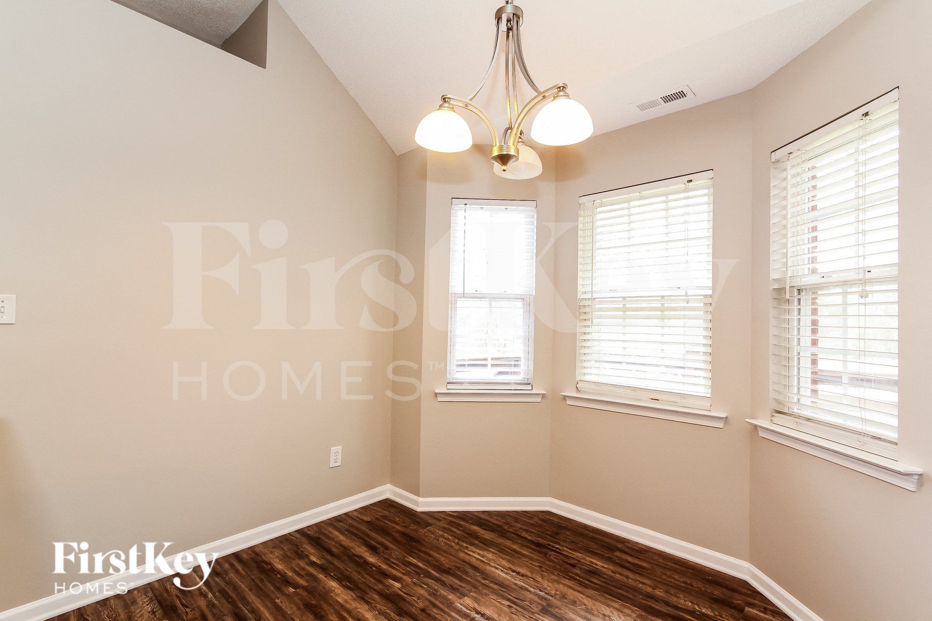 Building Photo - 164 Silver Birch Ln