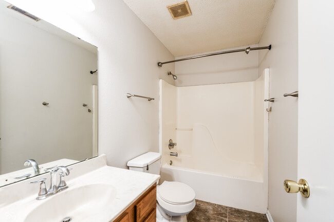 Building Photo - 4024 Village Trace Blvd