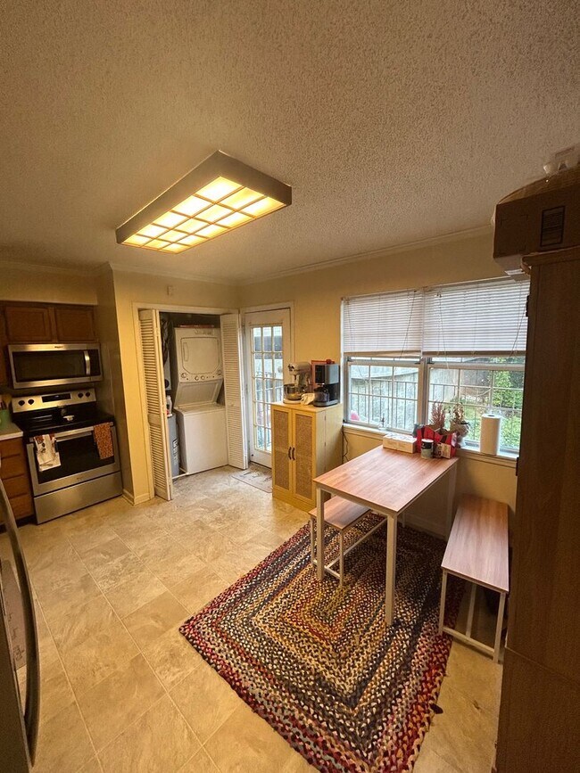 Building Photo - 188 Williams St