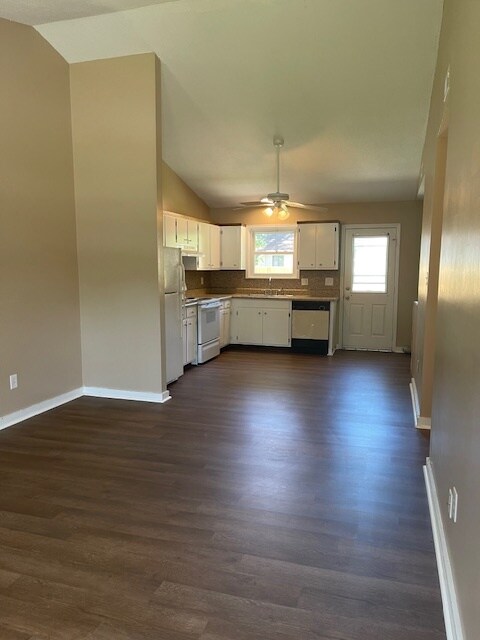 Building Photo - 210 Webb Blvd