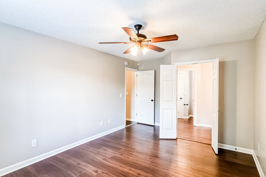 Building Photo - 161 S Birchwood Dr