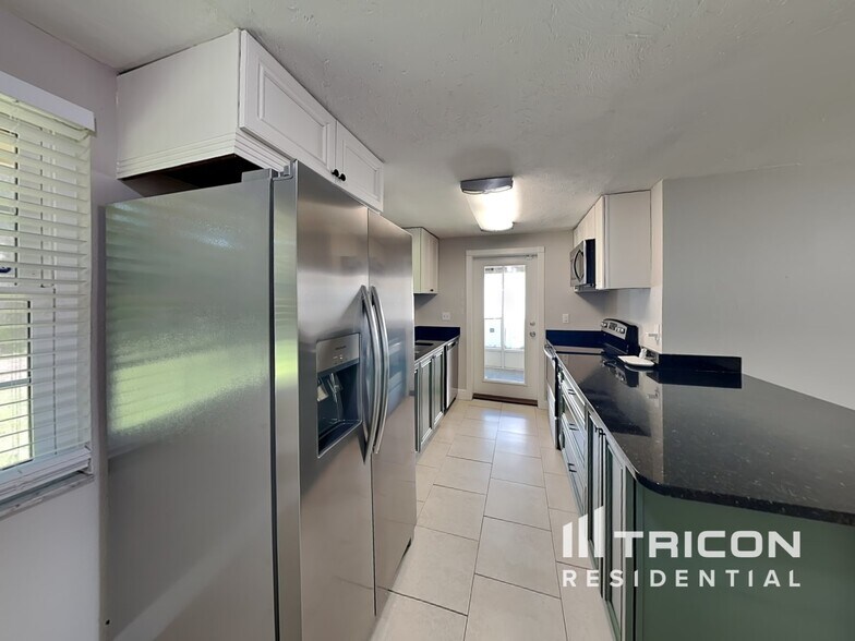 Building Photo - 5058 Silk Oak Dr