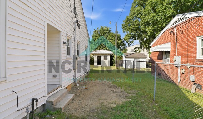 Building Photo - 1309 Carolina St E