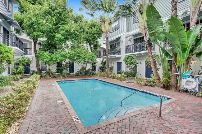 Building Photo - 446 NE 2nd Ave