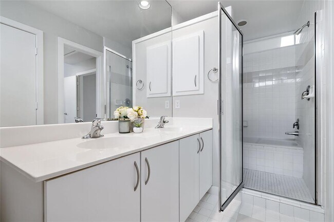 Building Photo - 2605 Calumet St