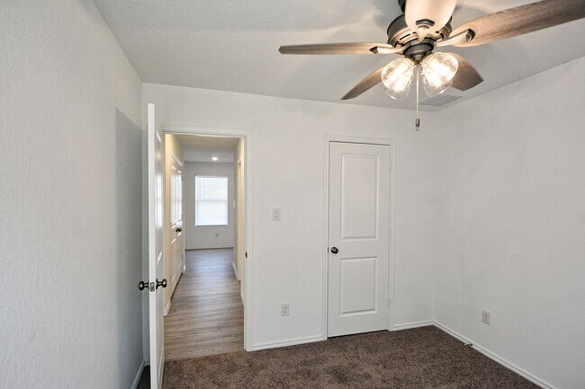 Building Photo - 2410 Broken Arrow