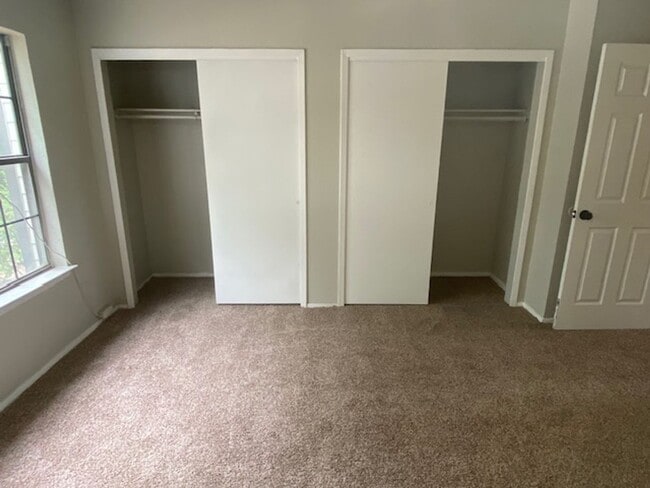 Building Photo - 2 BEDROOM CONDO BY UNT