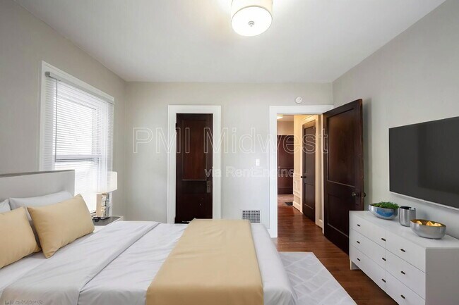 Building Photo - 4905 Broadway St