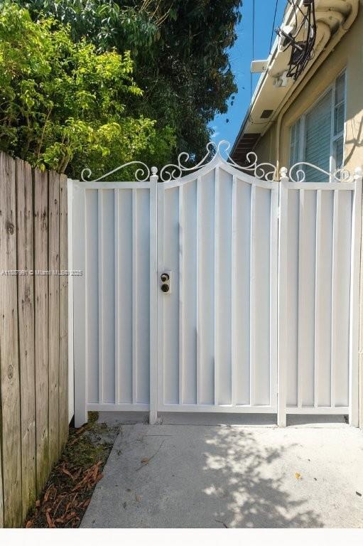 Building Photo - 2265 SW 15th St