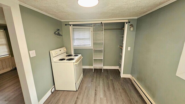 Building Photo - 490 Grand St