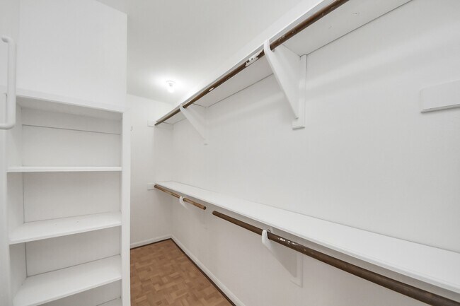 Building Photo - 9222 Sharpview Dr