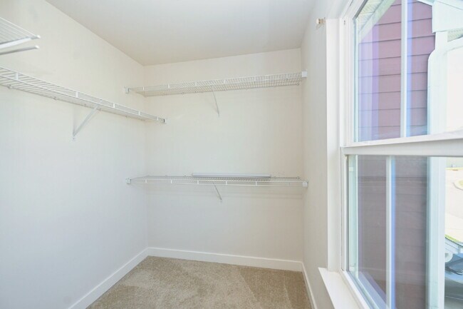 Building Photo - Rent to Own Option - Beautiful, like new 3BR/2.5BA townhouse in Goodlettsville