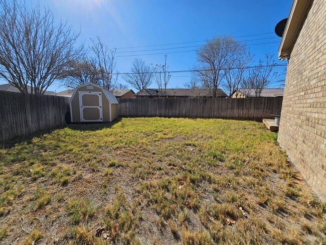 Building Photo - 607 NE Ave E Pl