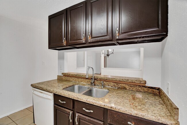 Building Photo - 17807 Glenmark Dr