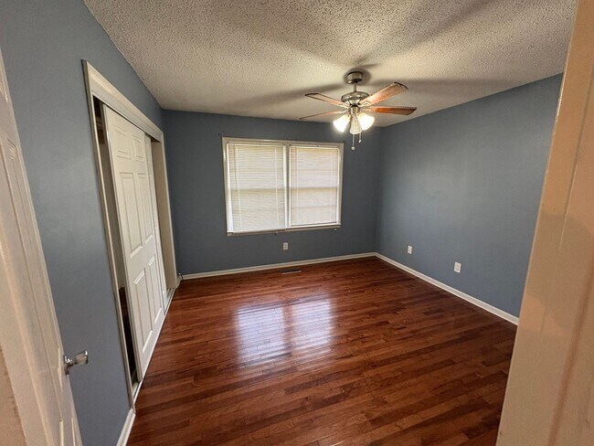 Building Photo - 125 Meadow Dr