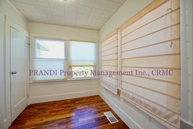 Building Photo - 13 Maple Ave