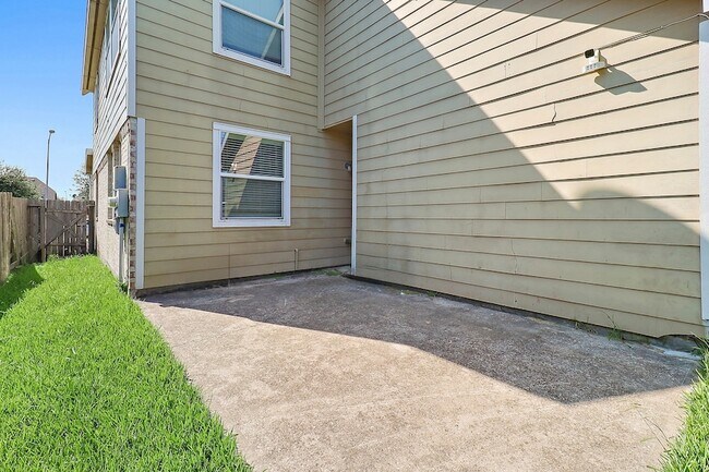 Building Photo - 8314 Hampton Bay Drive