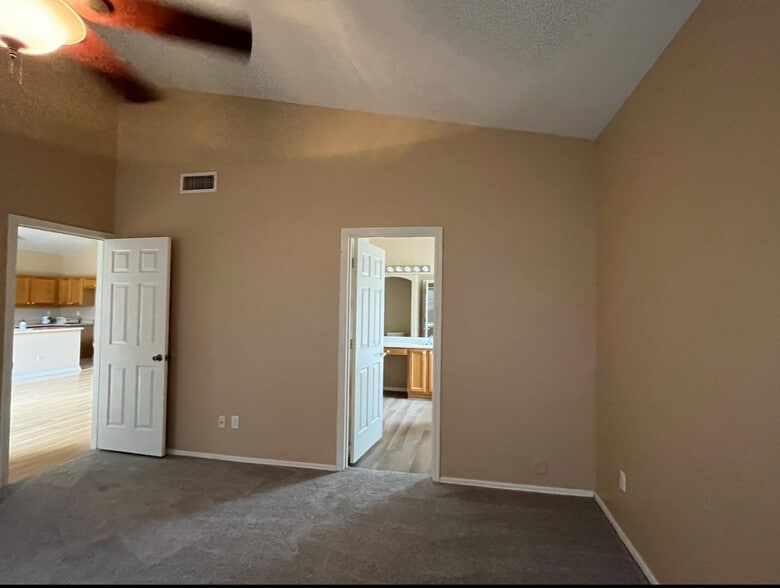 Building Photo - 334 N Brighton Ln