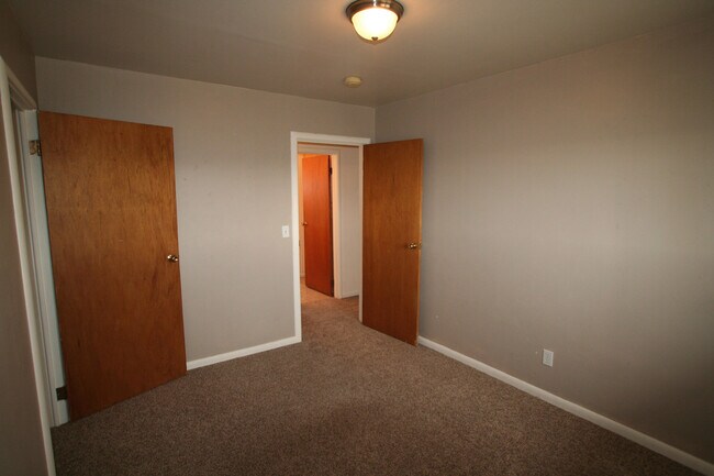 Building Photo - Single Family Home off Frontage Rd!